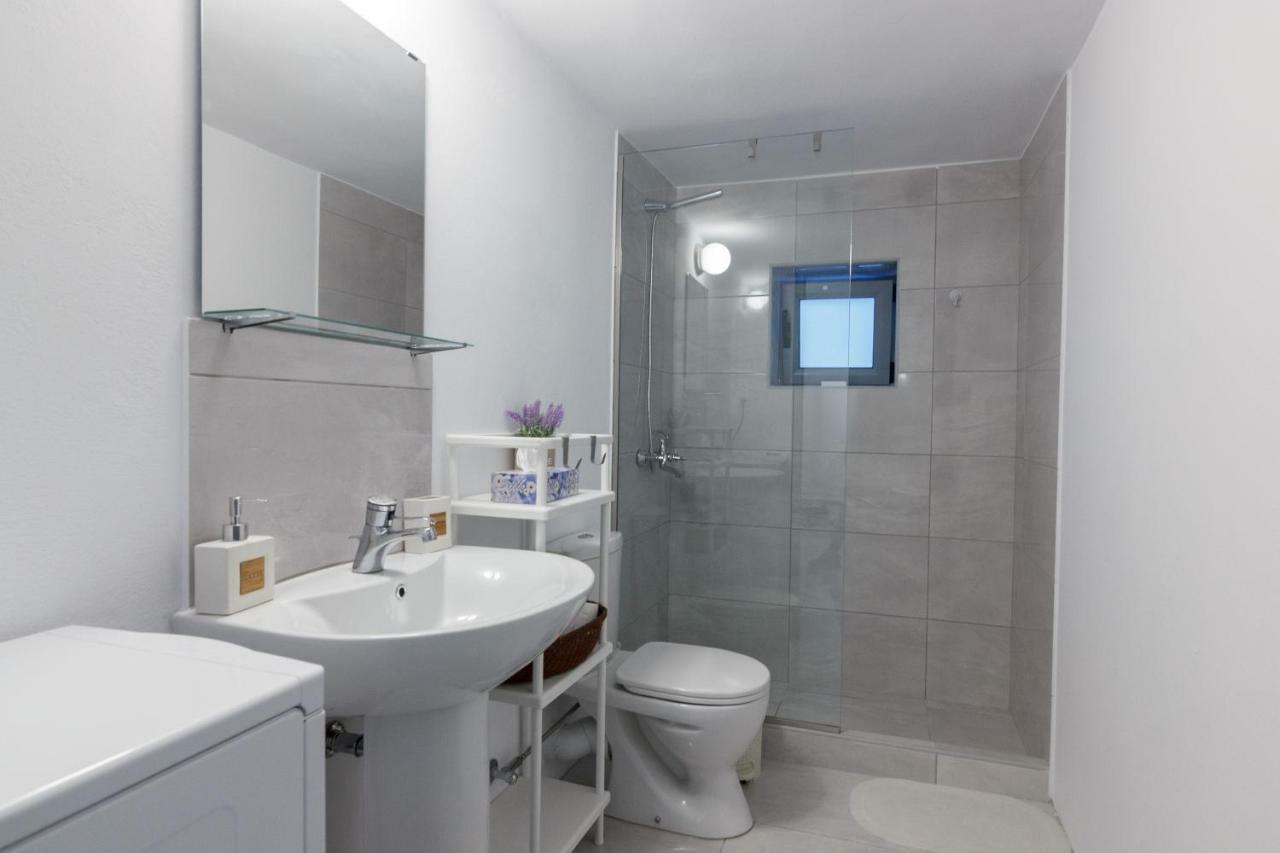 Infinity Apartment Leonídion Exteriér fotografie